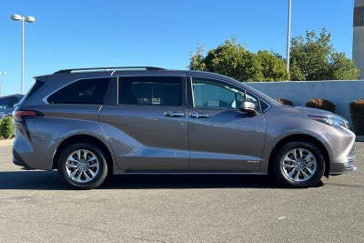 2021 Toyota Sienna XLE