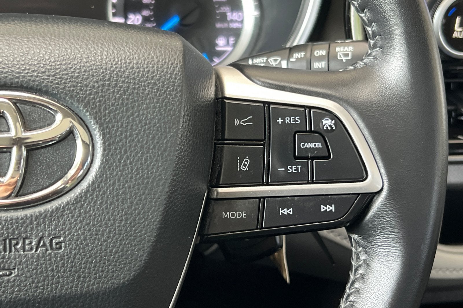2024 Toyota Highlander Hybrid XLE