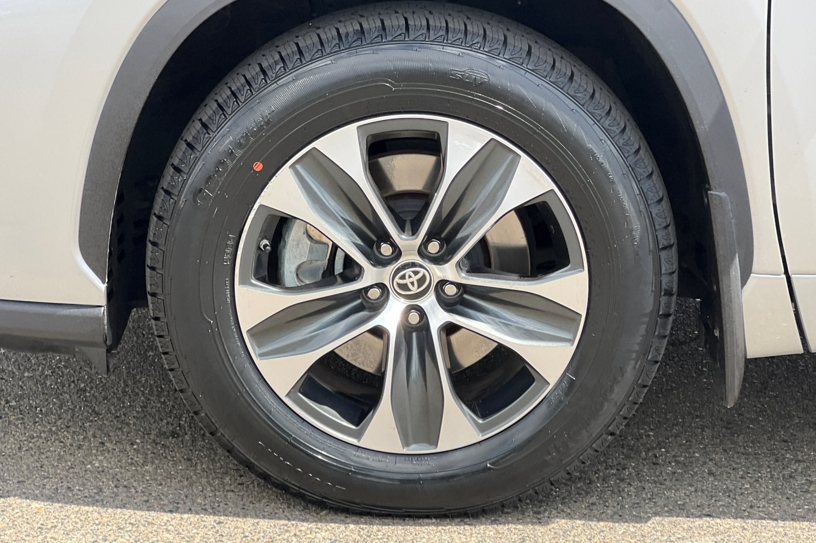 2024 Toyota Highlander Hybrid XLE