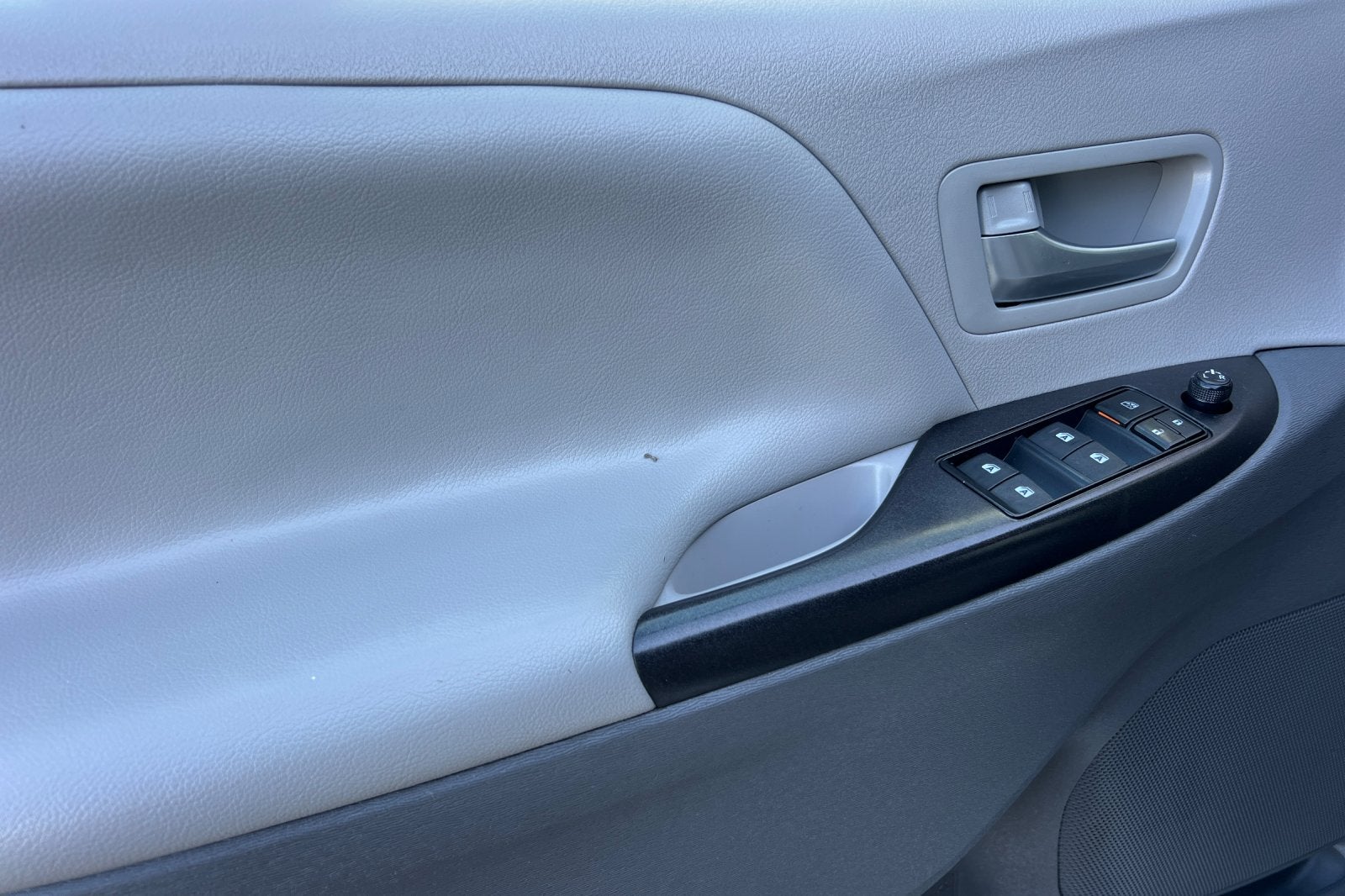 2016 Toyota Sienna LE