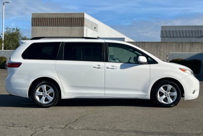 2016 Toyota Sienna LE