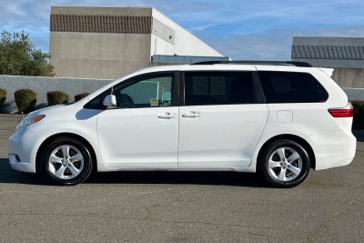 2016 Toyota Sienna LE