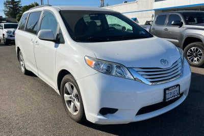 2016 Toyota Sienna LE