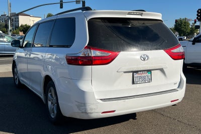 2016 Toyota Sienna LE