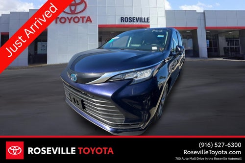 2023 Toyota Sienna LE