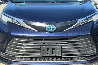 2023 Toyota Sienna LE