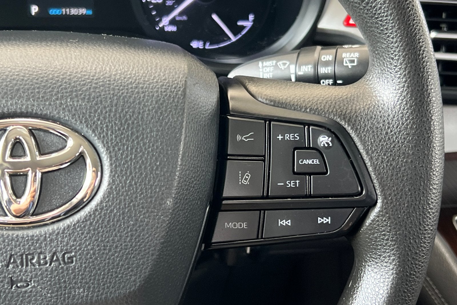2023 Toyota Sienna LE