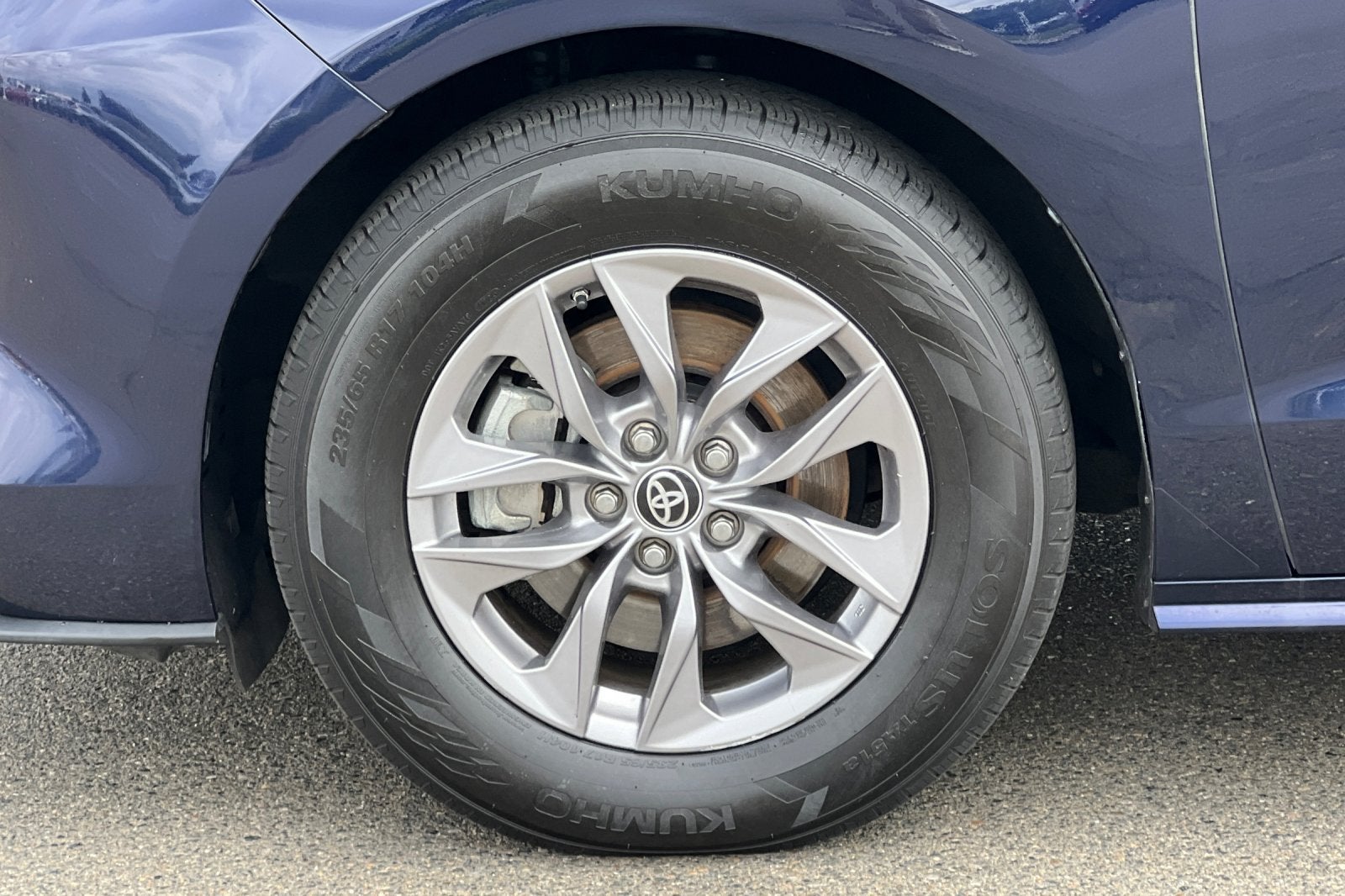 2023 Toyota Sienna LE