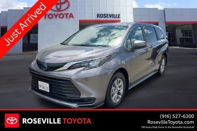 2024 Toyota Sienna LE