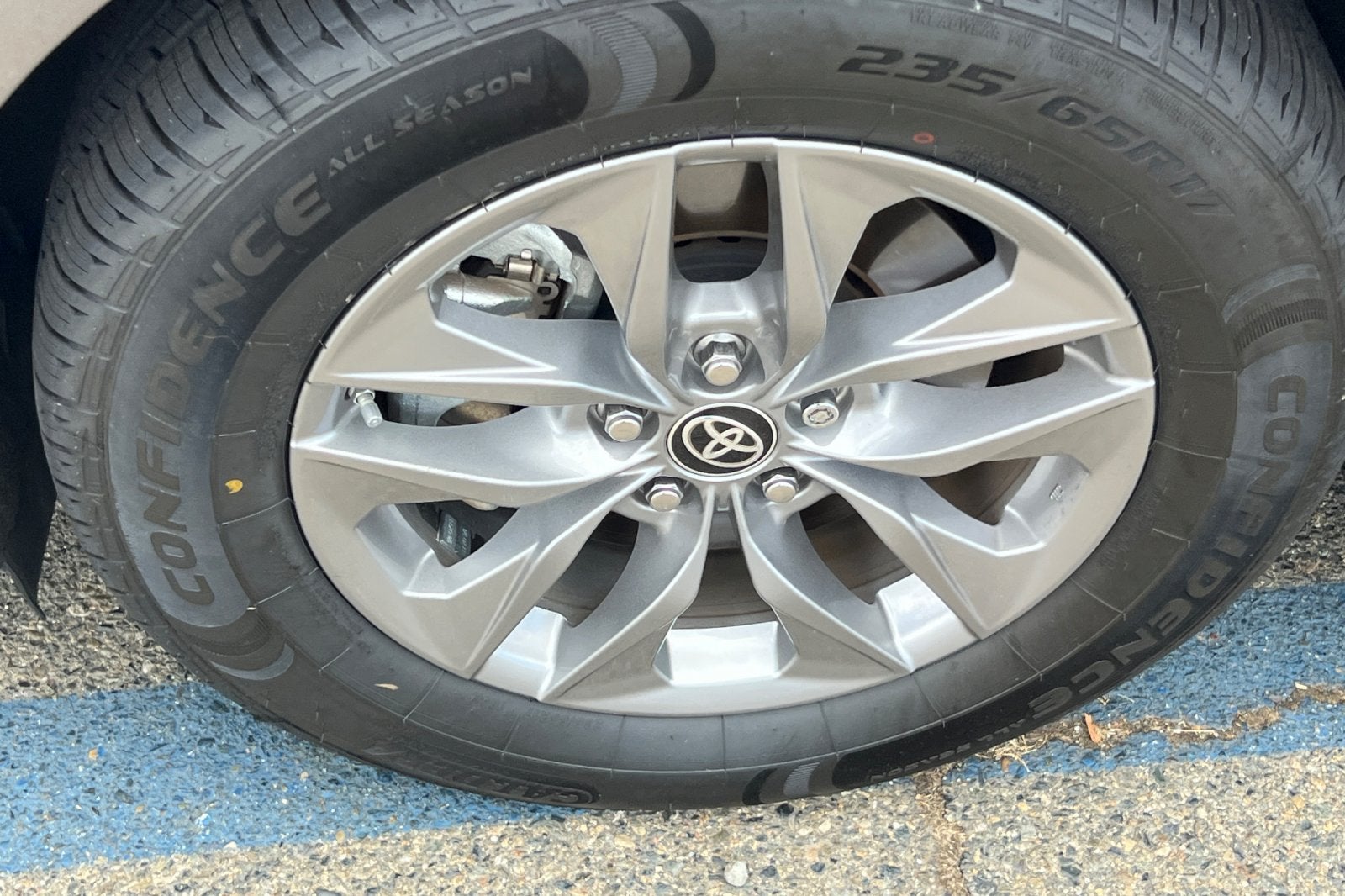 2024 Toyota Sienna LE