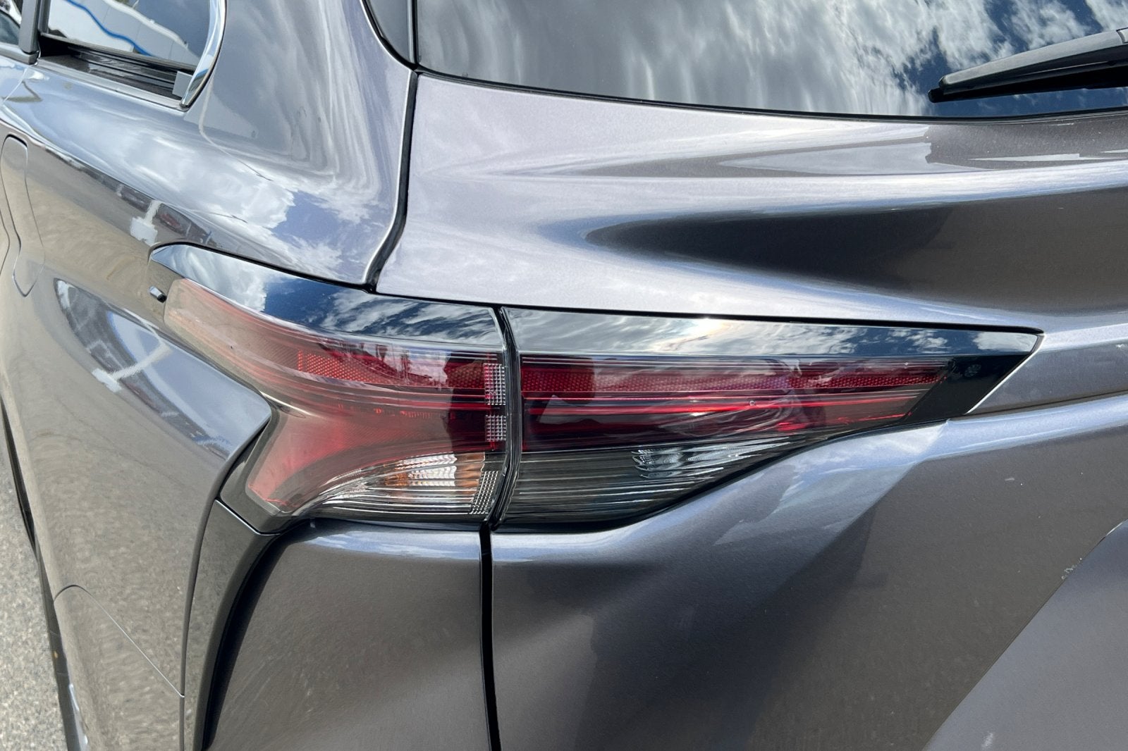 2024 Toyota Sienna LE