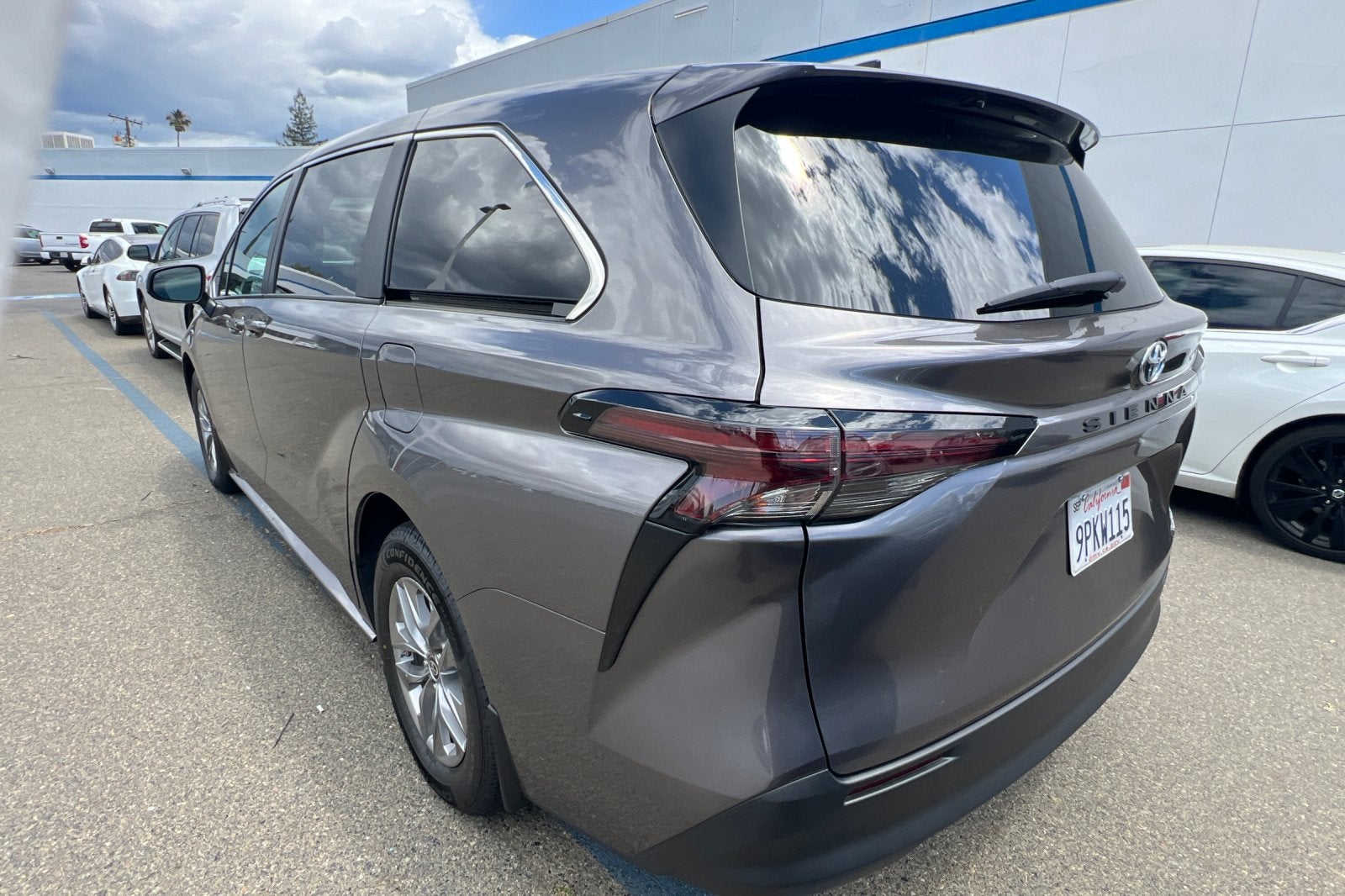 2024 Toyota Sienna LE
