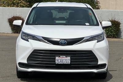 2022 Toyota Sienna LE