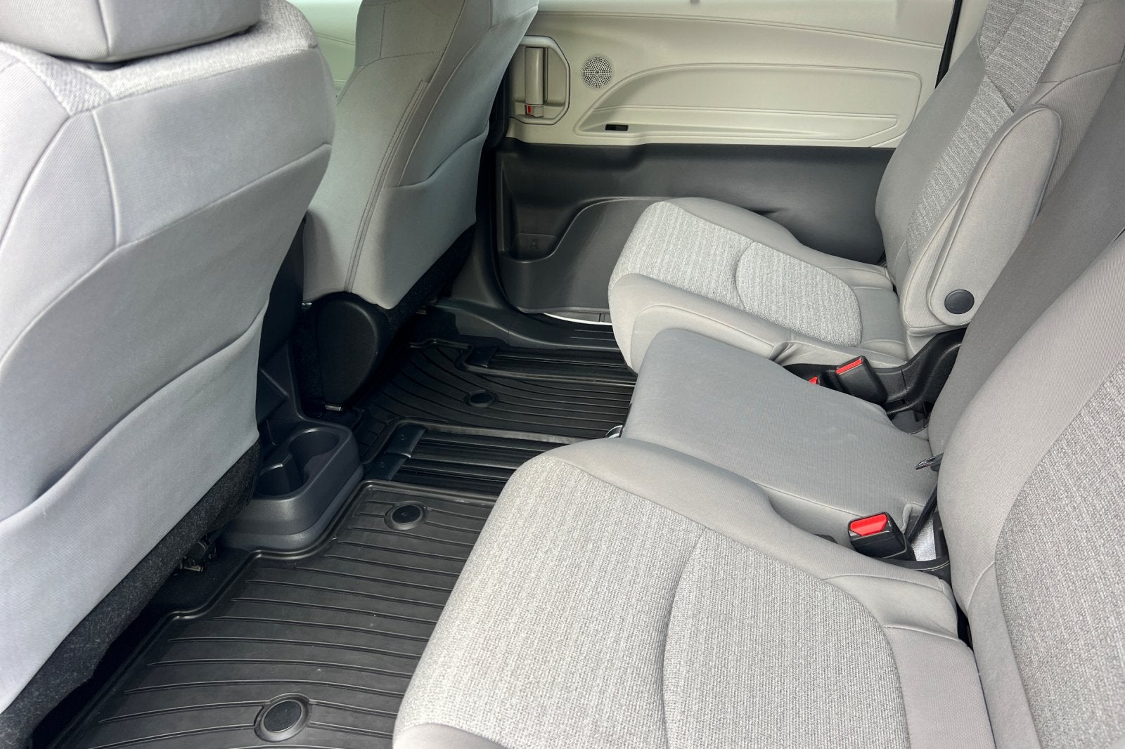 2022 Toyota Sienna LE