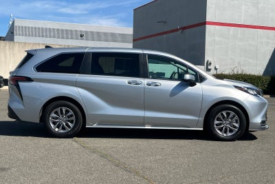 2022 Toyota Sienna XLE