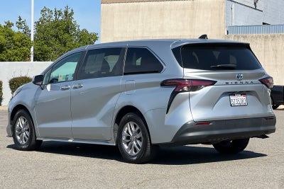 2022 Toyota Sienna XLE