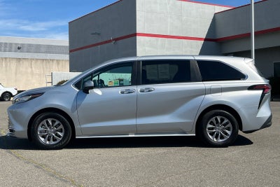 2022 Toyota Sienna XLE