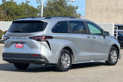 2025 Toyota Sienna XLE