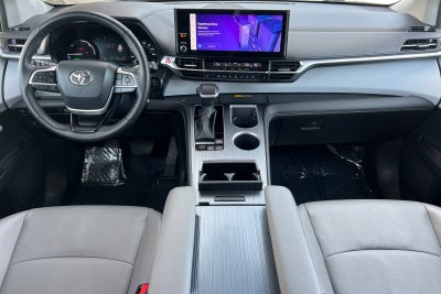 2025 Toyota Sienna XLE