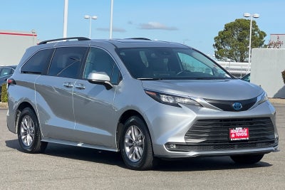 2025 Toyota Sienna XLE