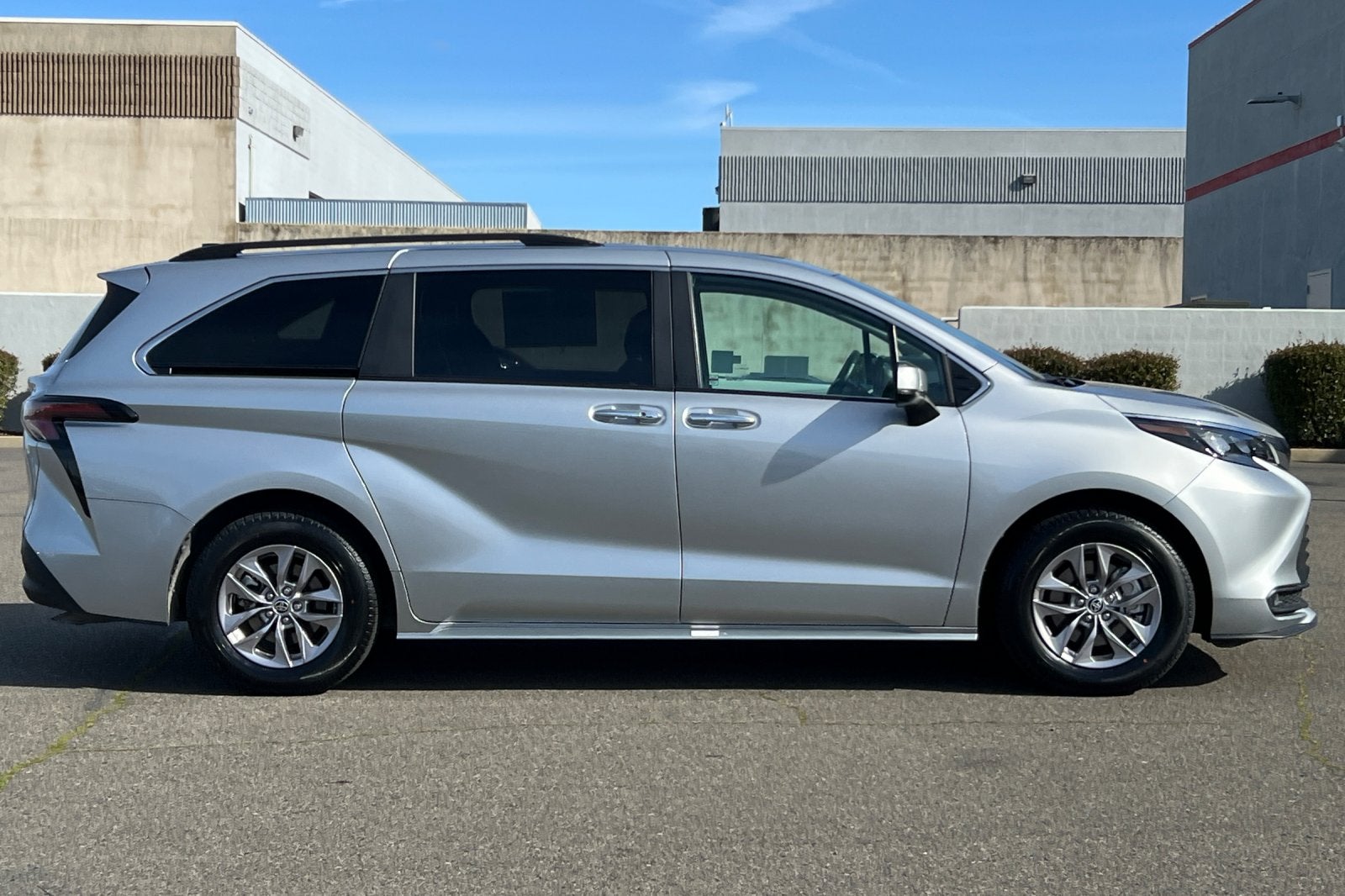 2025 Toyota Sienna XLE