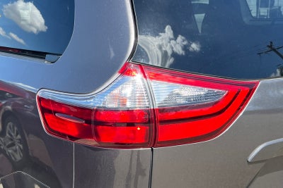 2020 Toyota Sienna XLE Premium