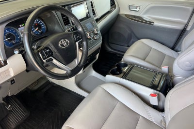 2020 Toyota Sienna XLE