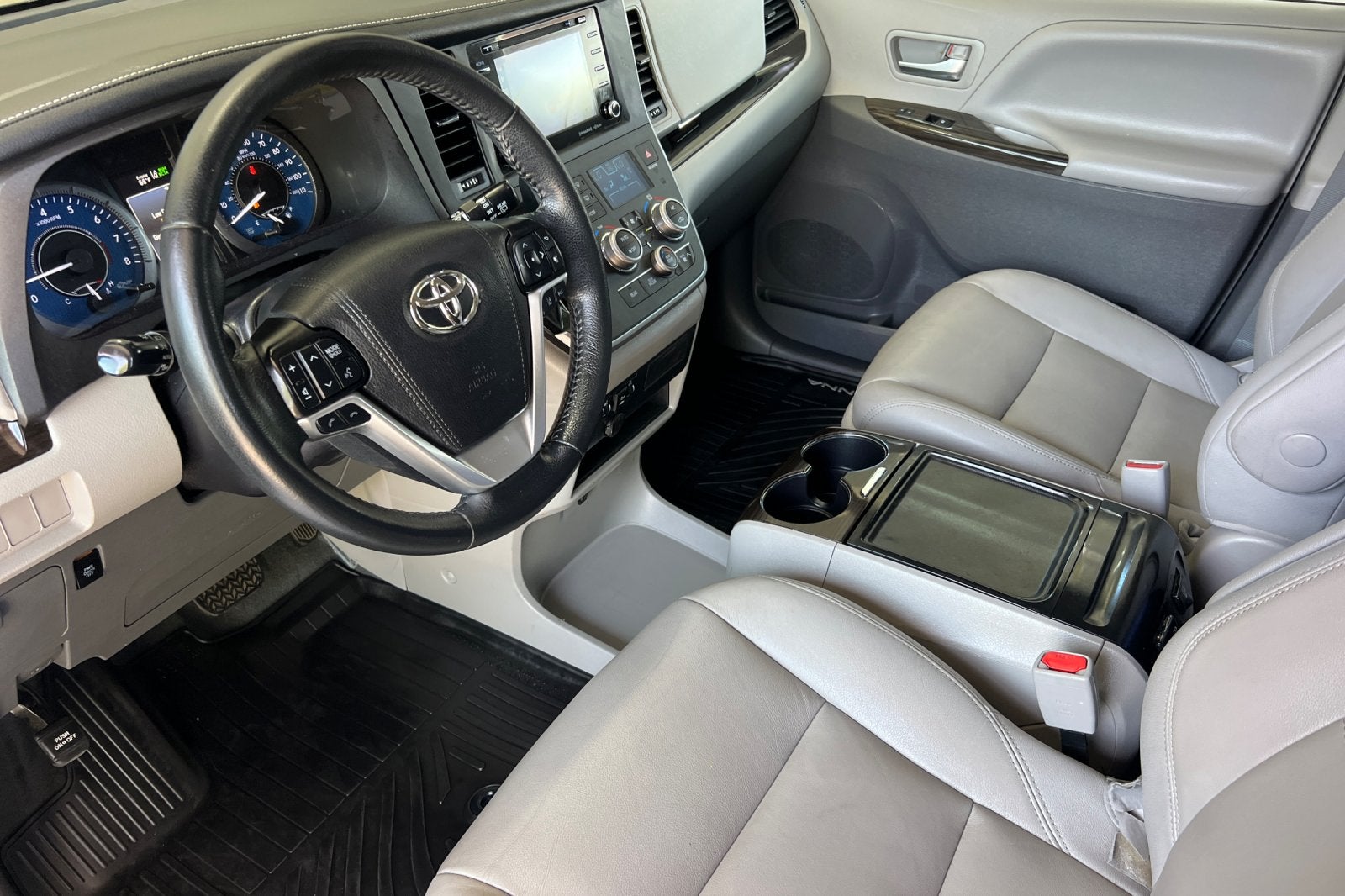 2020 Toyota Sienna XLE