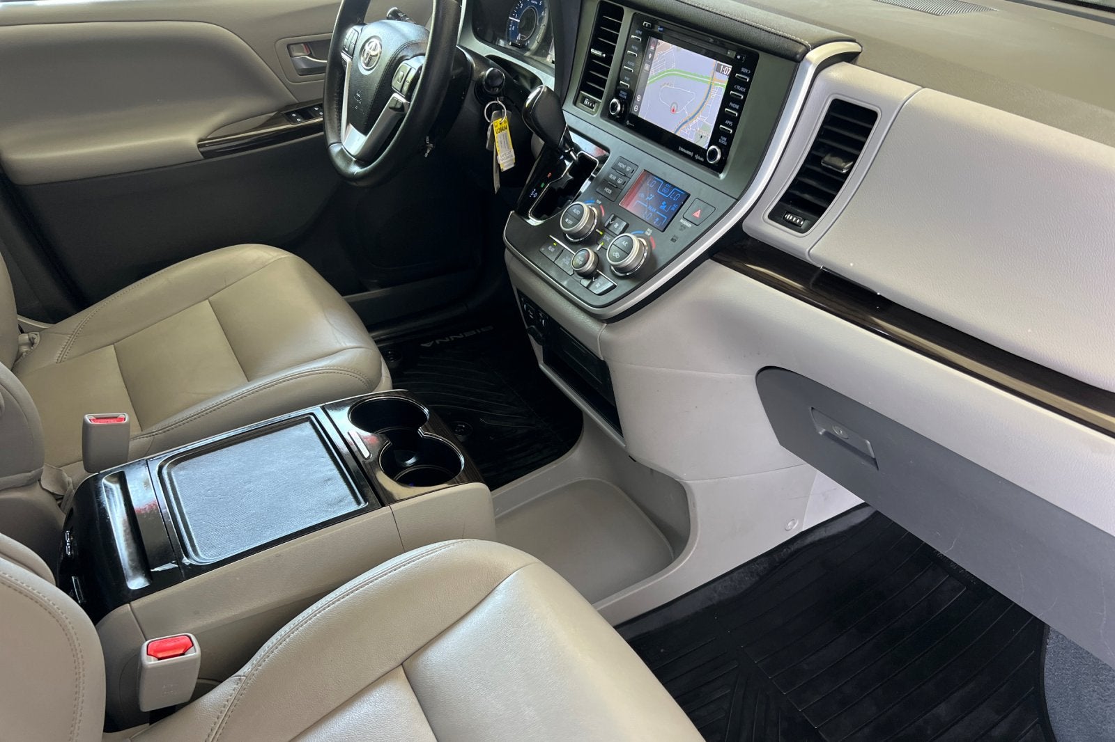 2020 Toyota Sienna XLE