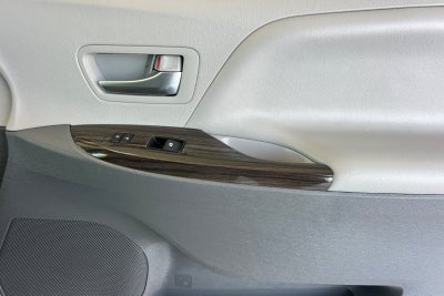 2020 Toyota Sienna XLE