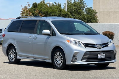 2020 Toyota Sienna XLE