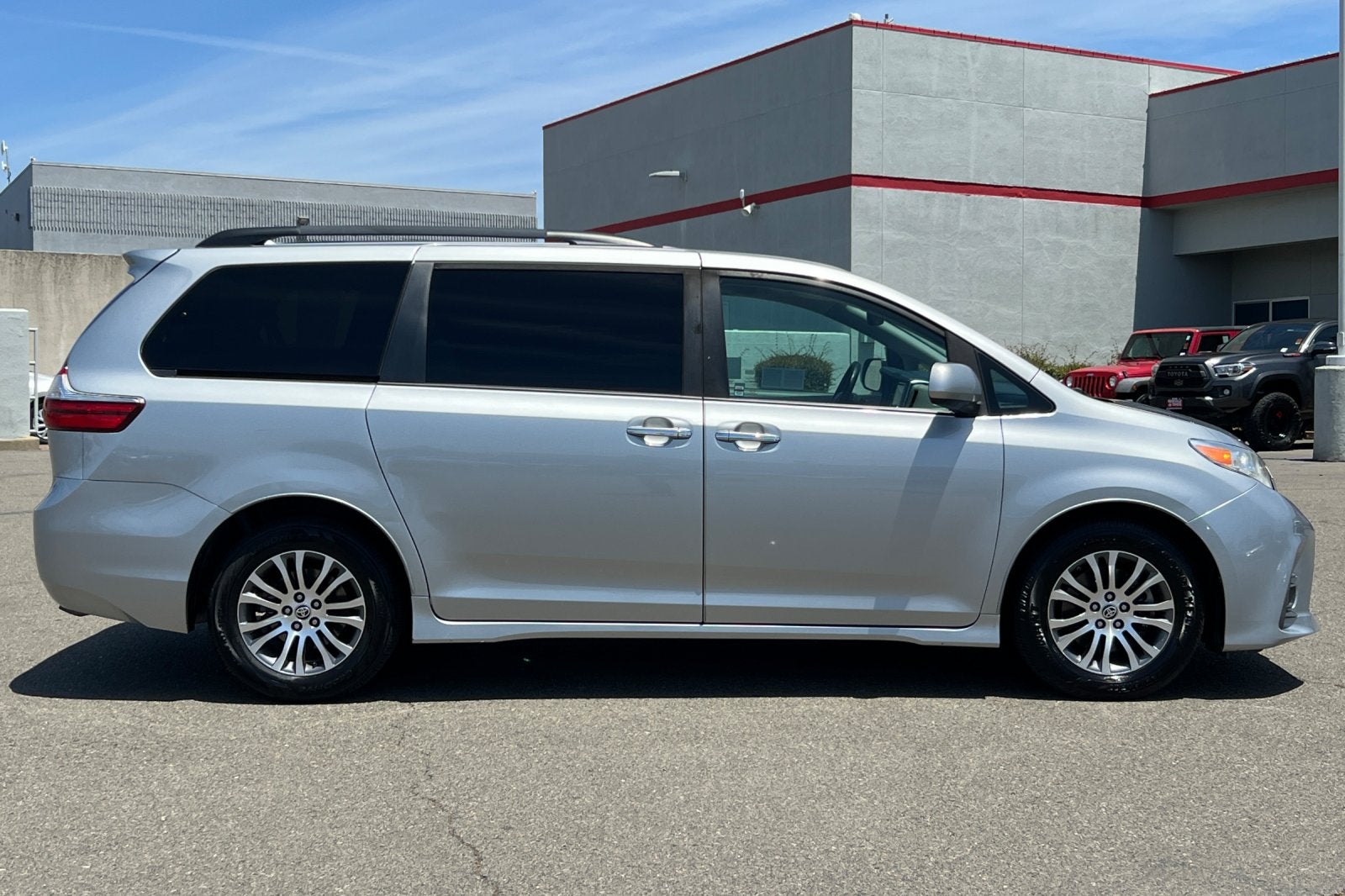 2020 Toyota Sienna XLE