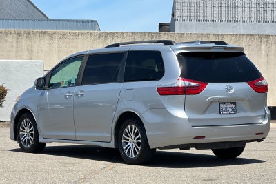 2020 Toyota Sienna XLE
