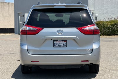 2020 Toyota Sienna XLE