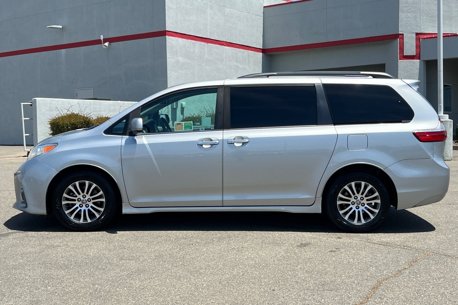 2020 Toyota Sienna XLE