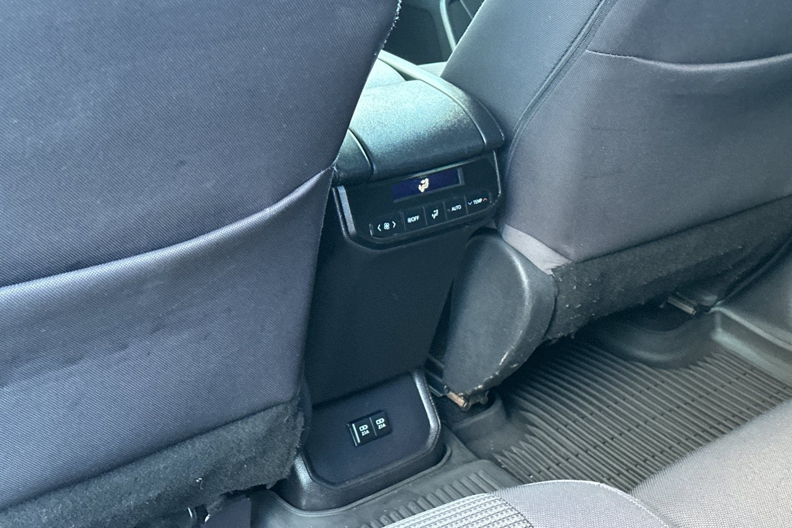 2020 Toyota Highlander LE