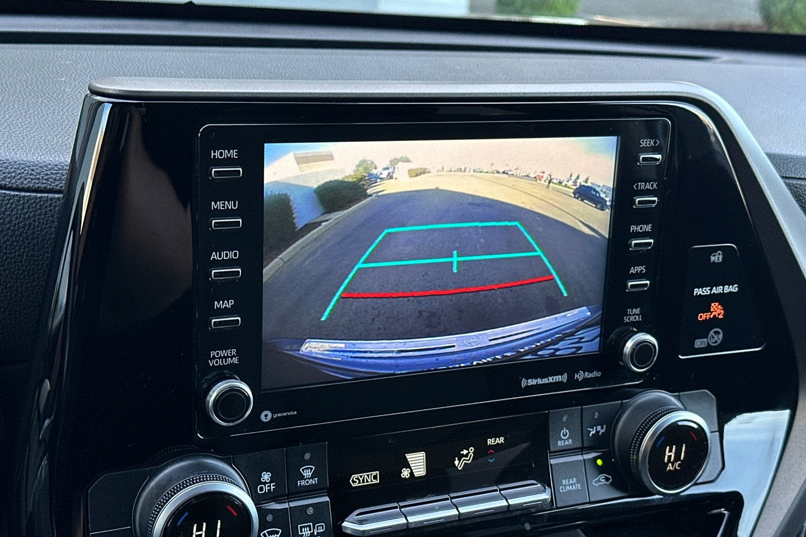 2020 Toyota Highlander LE