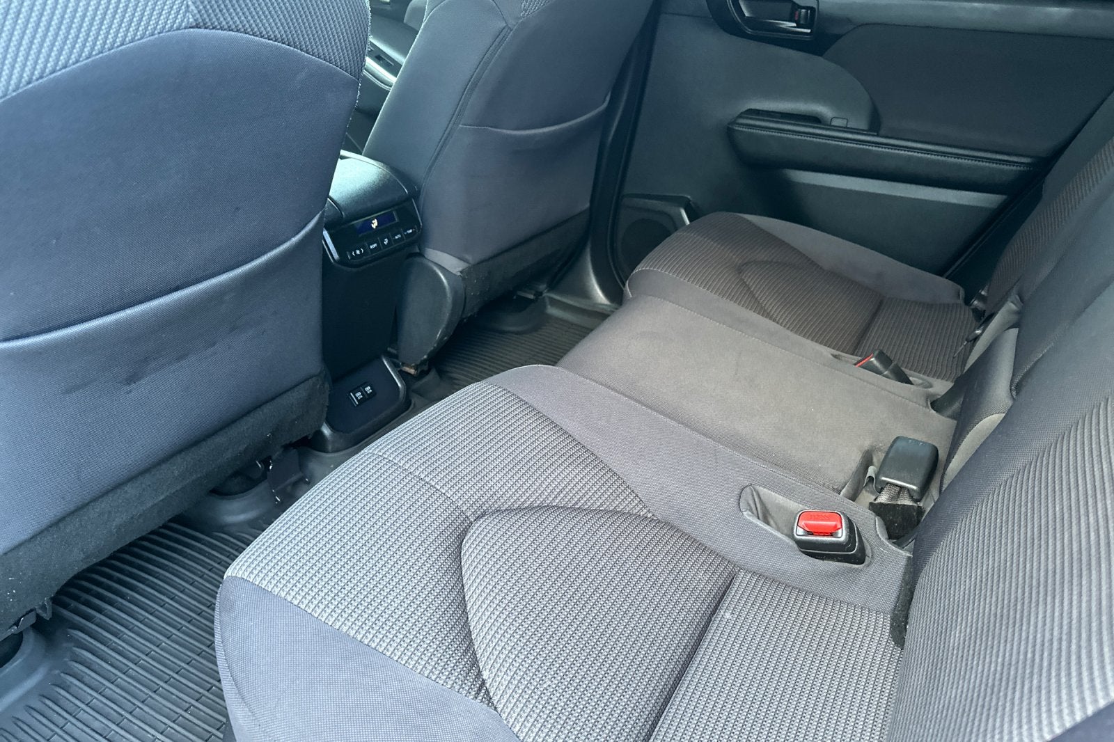 2020 Toyota Highlander LE