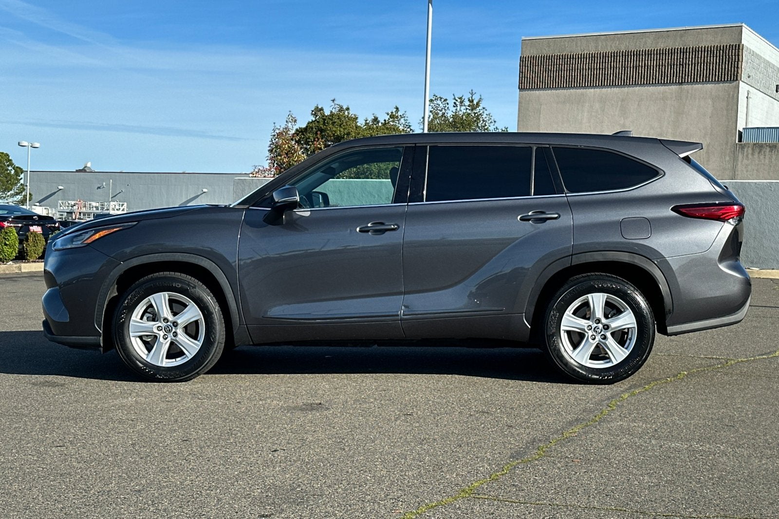 2020 Toyota Highlander LE