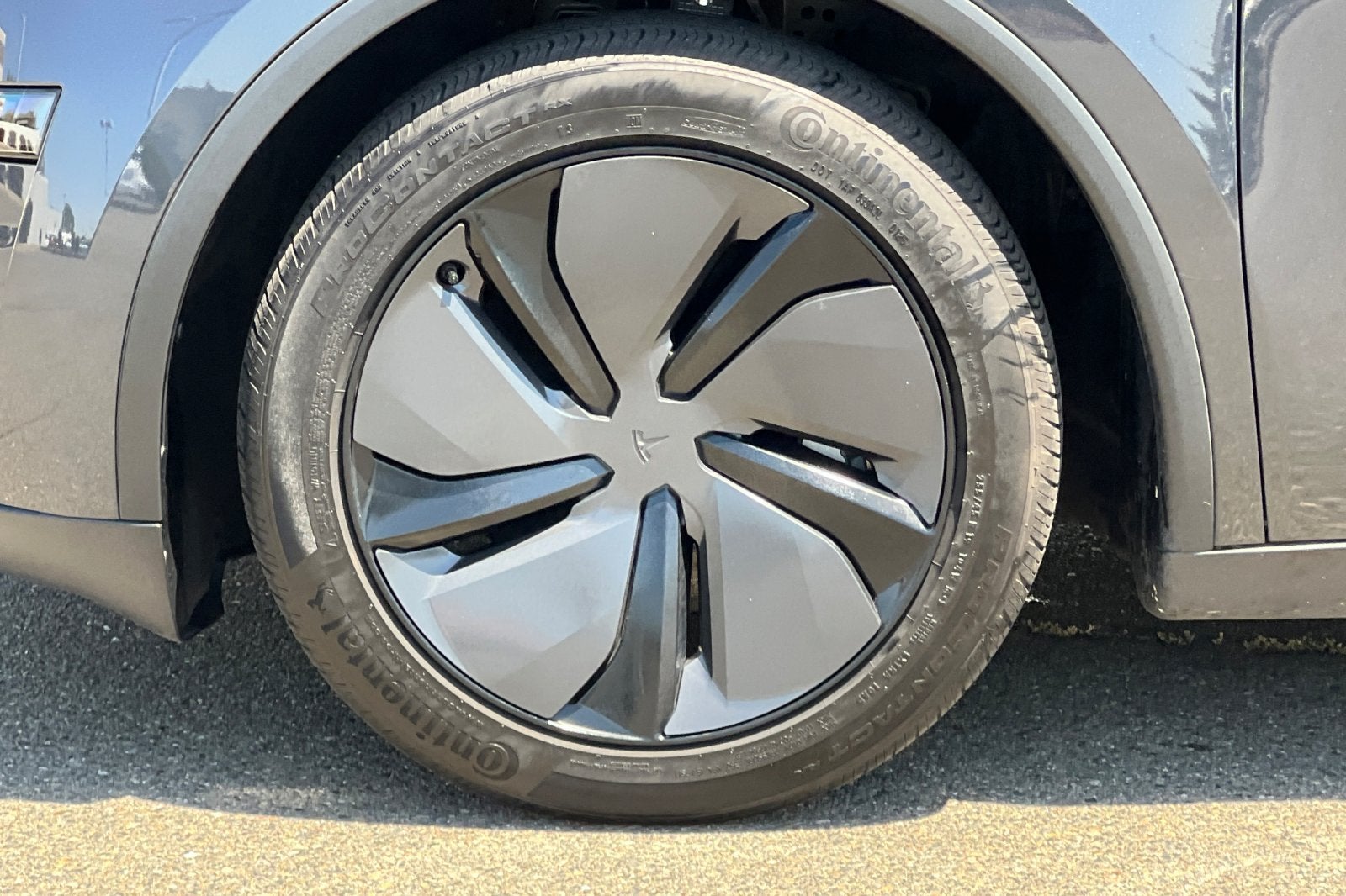 2026 Tesla Model Y Base