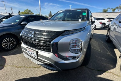 2023 Mitsubishi Outlander SE