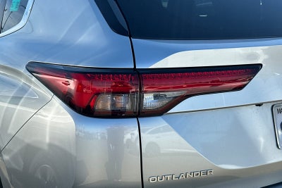 2023 Mitsubishi Outlander SE
