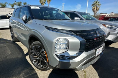 2023 Mitsubishi Outlander SE