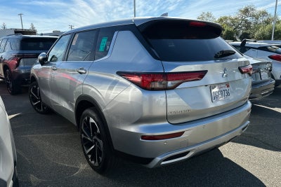 2023 Mitsubishi Outlander SE