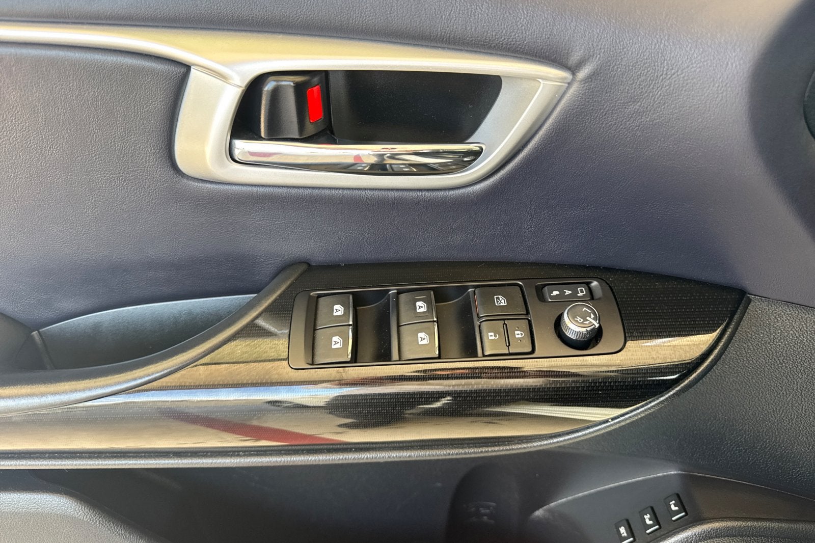 2016 Toyota Mirai Base