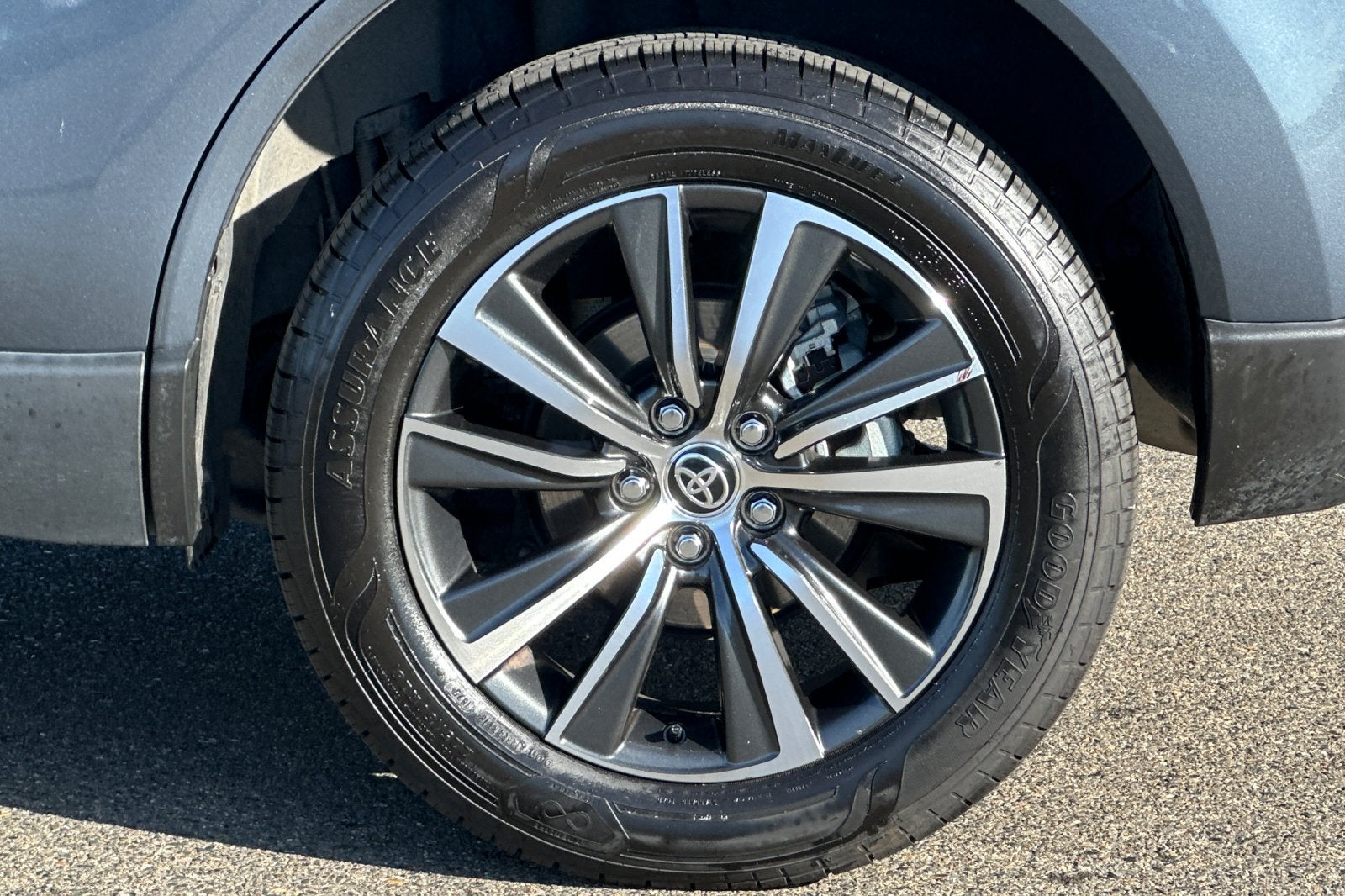 2023 Toyota Venza LE