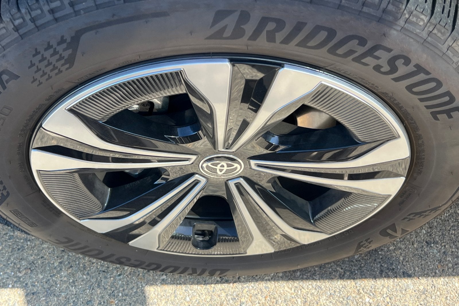 2025 Toyota bZ4X XLE