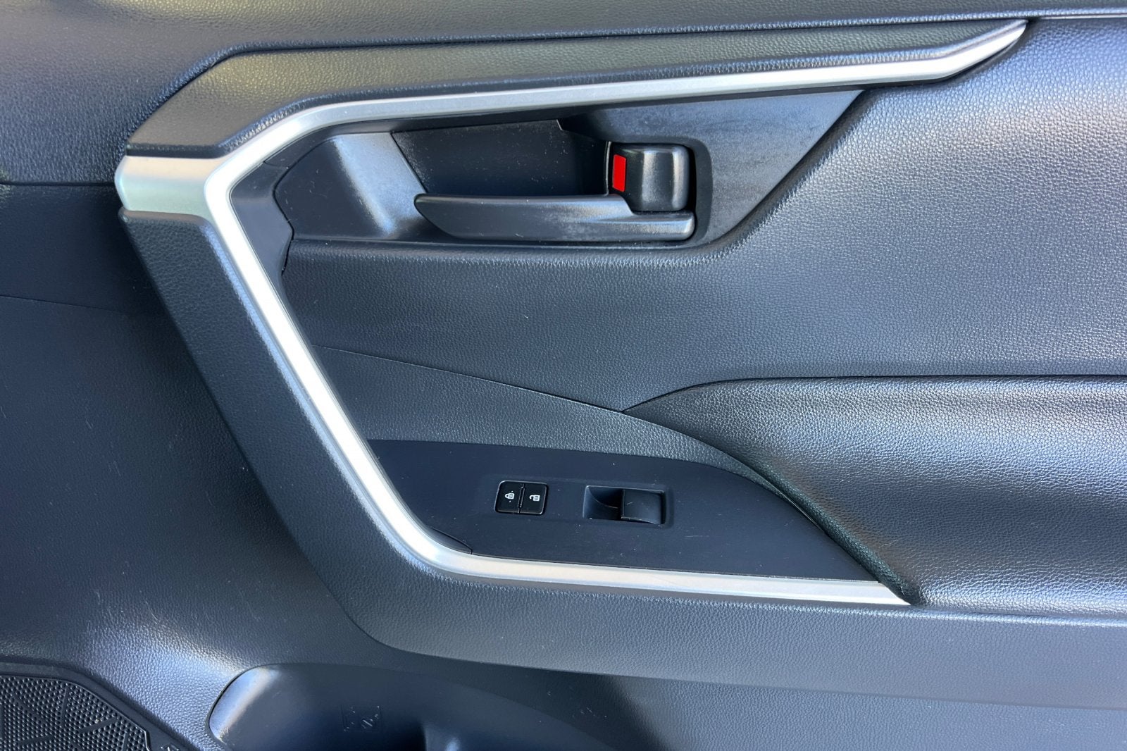 2020 Toyota RAV4 Hybrid LE