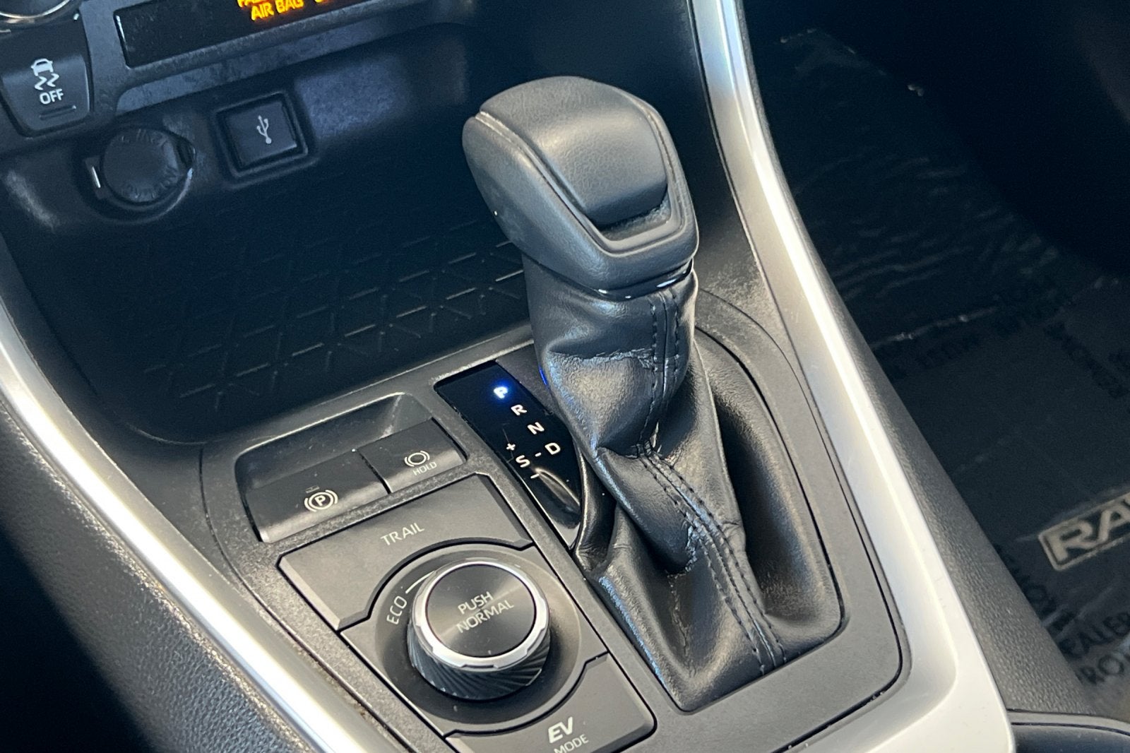 2020 Toyota RAV4 Hybrid LE