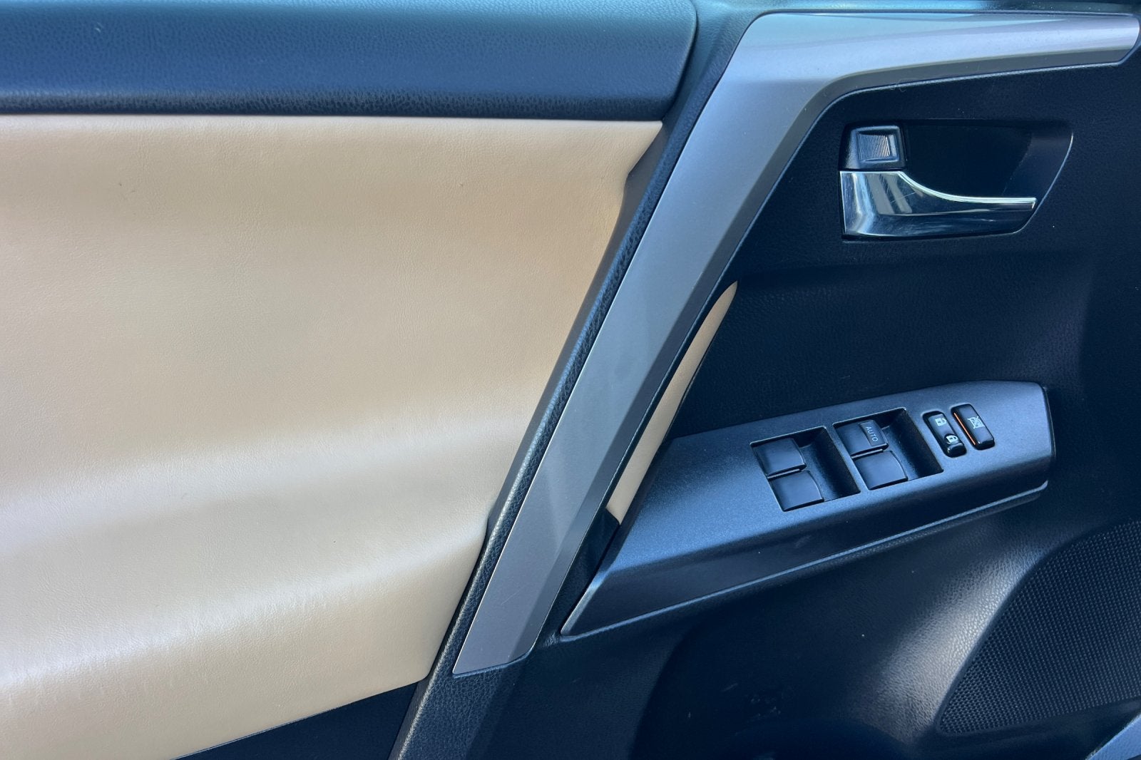 2017 Toyota RAV4 Hybrid XLE